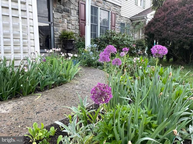 3083 MAIN ST, Green Lane, PA 18054