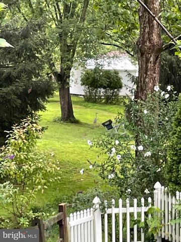 3083 MAIN ST, Green Lane, PA 18054