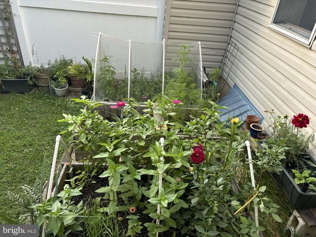 3083 MAIN ST, Green Lane, PA 18054