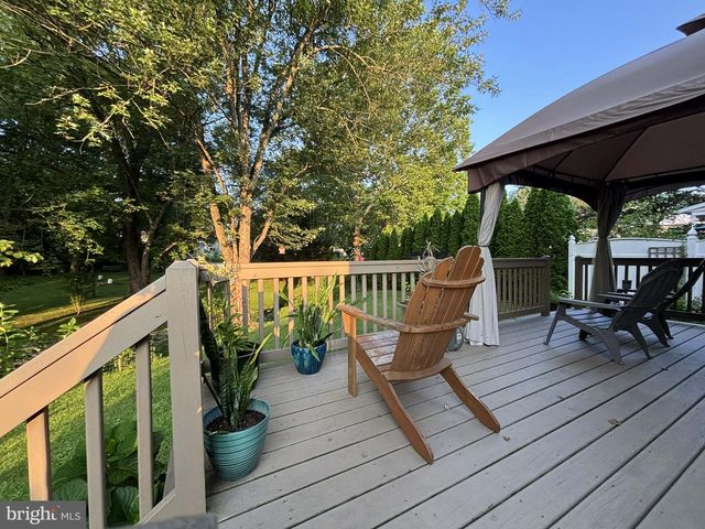 3083 MAIN ST, Green Lane, PA 18054