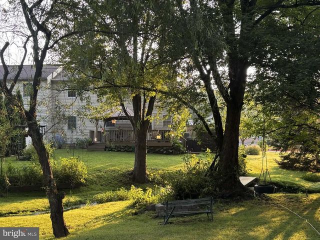 3083 MAIN ST, Green Lane, PA 18054