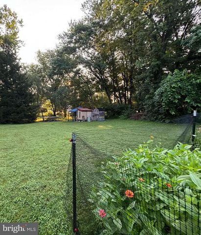 3083 MAIN ST, Green Lane, PA 18054