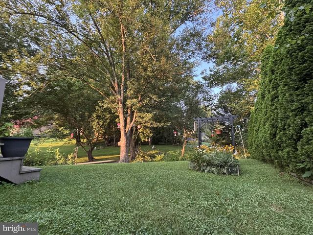 3083 MAIN ST, Green Lane, PA 18054