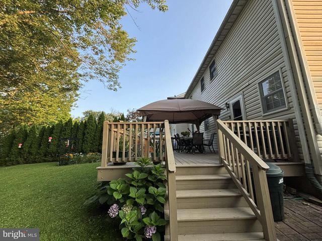 3083 MAIN ST, Green Lane, PA 18054