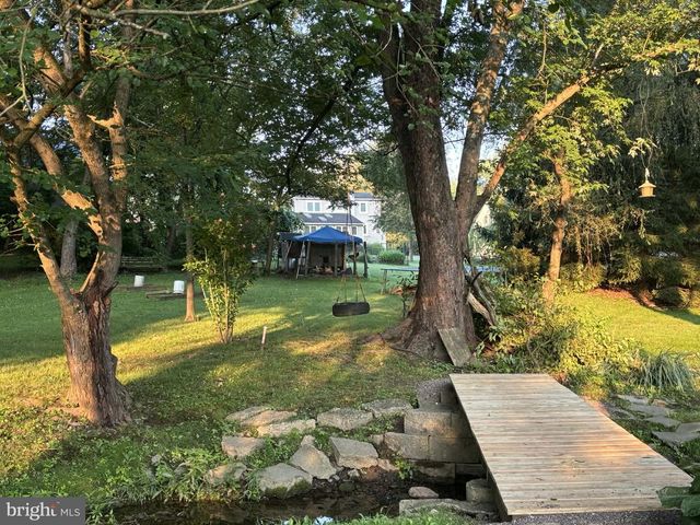 3083 MAIN ST, Green Lane, PA 18054