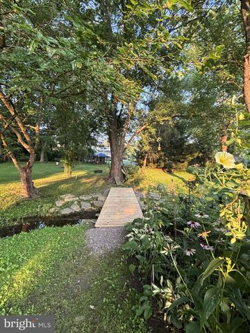 3083 MAIN ST, Green Lane, PA 18054