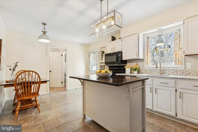 3083 MAIN ST, Green Lane, PA 18054