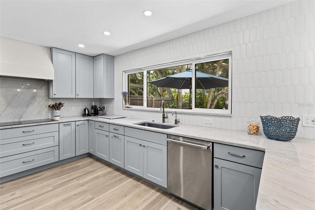 801 EDGEMERE LANE, Sarasota, FL 34242