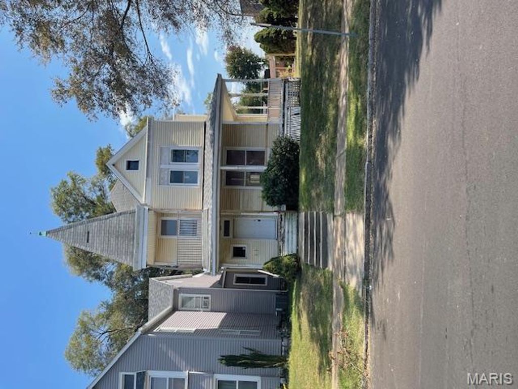 7226 Virginia Avenue, St Louis, MO 63111