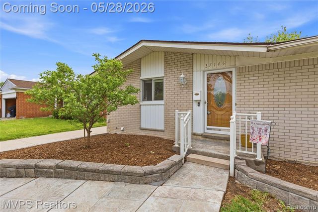 37145 Alper Drive, Sterling Heights, MI 48312