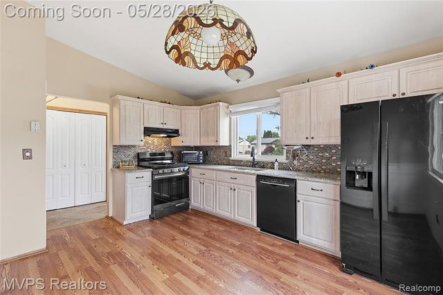 37145 Alper Drive, Sterling Heights, MI 48312
