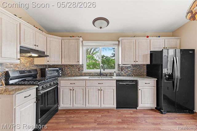 37145 Alper Drive, Sterling Heights, MI 48312