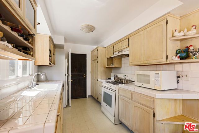 3242 Dos Palos Drive, Los Angeles, CA 90068