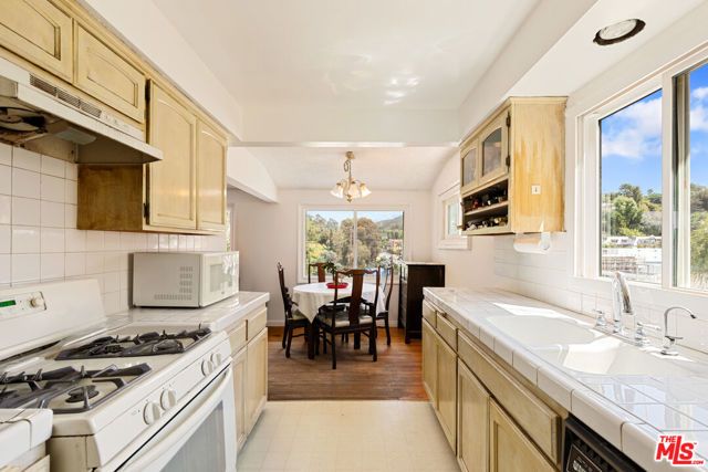 3242 Dos Palos Drive, Los Angeles, CA 90068