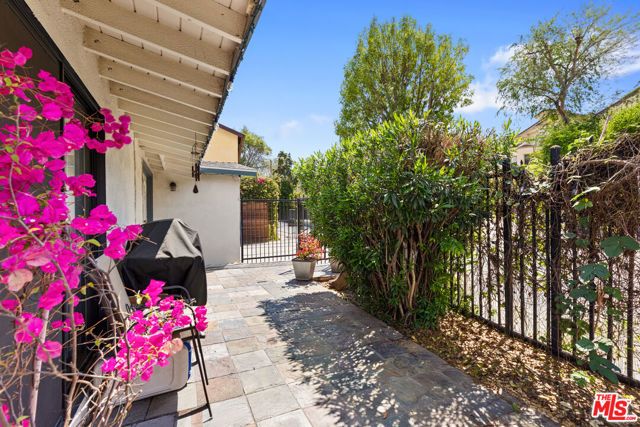 3242 Dos Palos Drive, Los Angeles, CA 90068