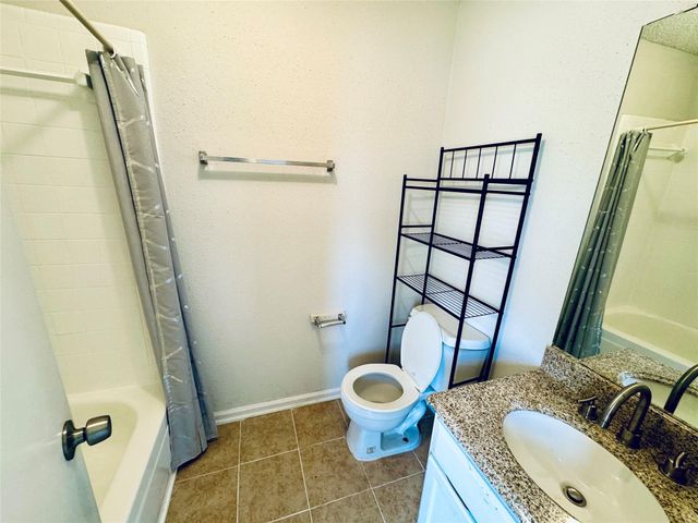 5810 Twisted Pine Court C, Houston, TX 77039