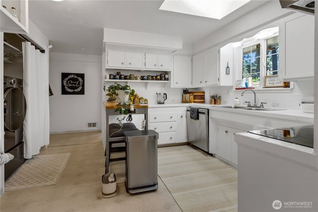 7913 Westshore Dr Drive SW, Lakewood, WA 98498