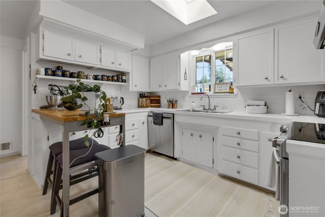 7913 Westshore Dr Drive SW, Lakewood, WA 98498