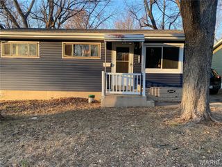 8819 Cranberry Lane, St Louis, MO 63121