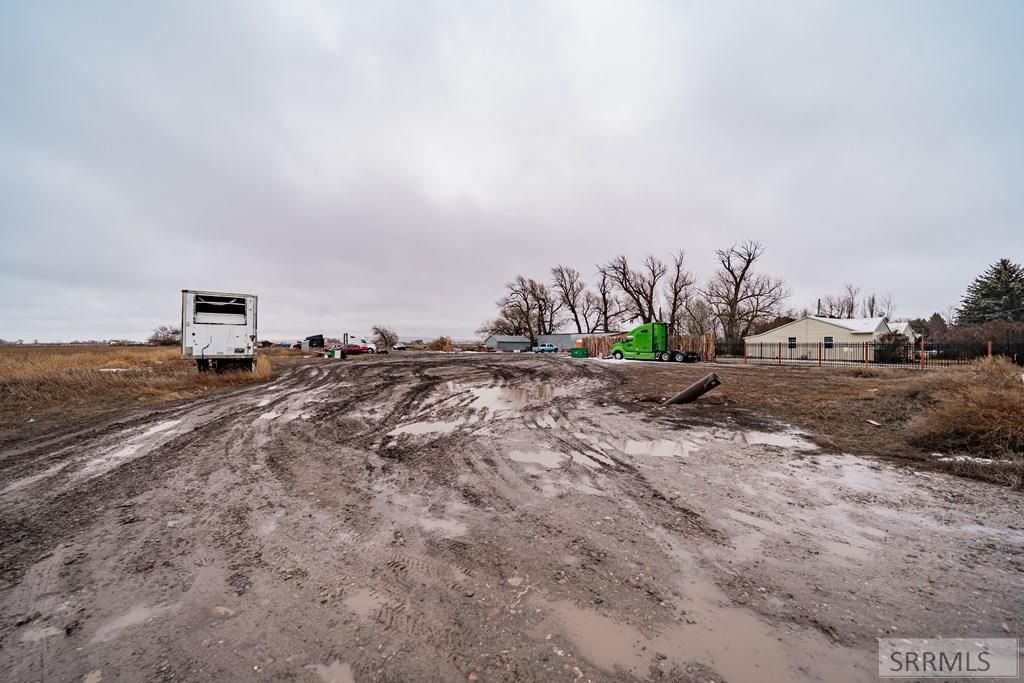 Image 3 of property listing at 6958 N 25 E, Idaho Falls, ID 83401