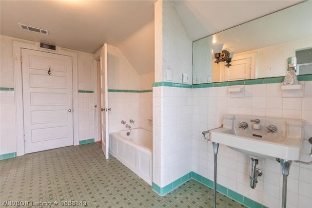 2001 Hendricks Boulevard, Fort Smith, AR 72903