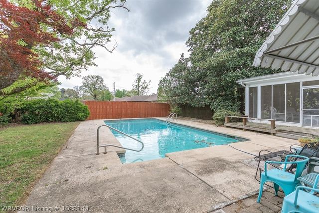 2001 Hendricks Boulevard, Fort Smith, AR 72903