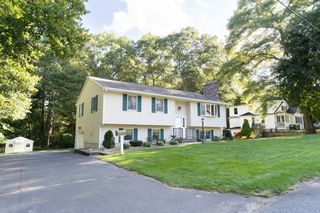 14 Delaney Ave, Dudley, MA 01571