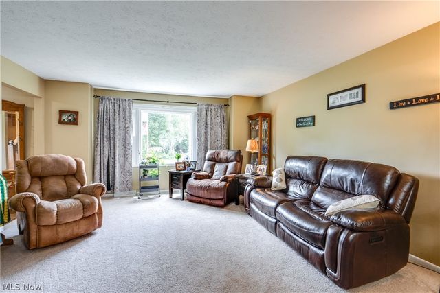 740 Thelma Drive, Wadsworth, OH 44281