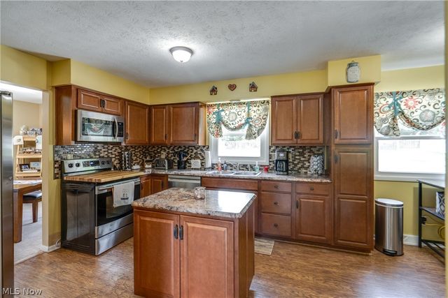 740 Thelma Drive, Wadsworth, OH 44281