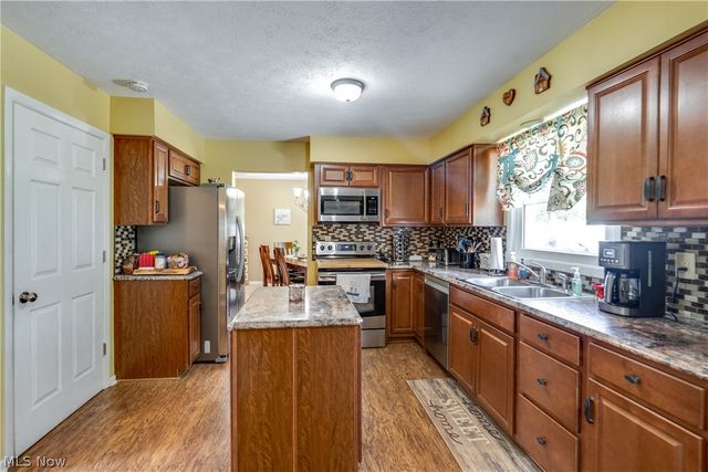 740 Thelma Drive, Wadsworth, OH 44281