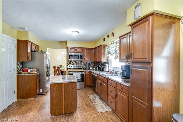 740 Thelma Drive, Wadsworth, OH 44281