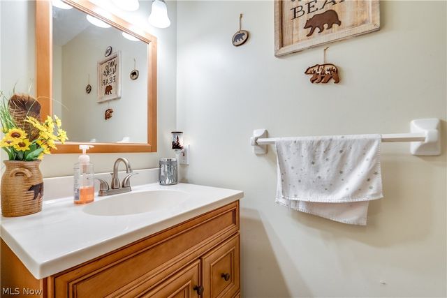 740 Thelma Drive, Wadsworth, OH 44281