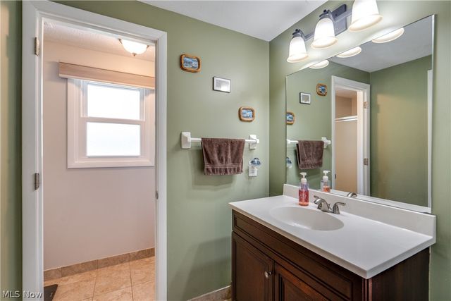 740 Thelma Drive, Wadsworth, OH 44281