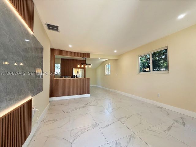 1740 NW 126th St, Miami, FL 33167