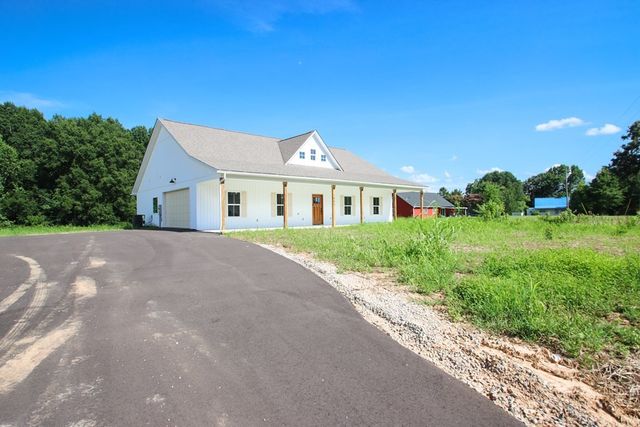 1843 Three Island Rd, Walling, TN 38587
