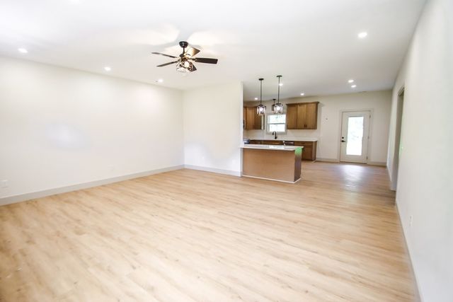 1843 Three Island Rd, Walling, TN 38587