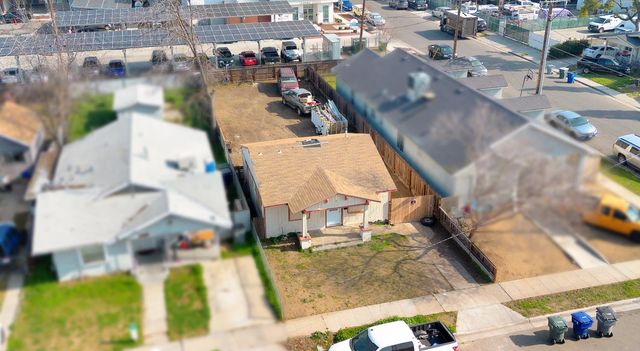 1508 N Calaveras Avenue, Fresno, CA 93728