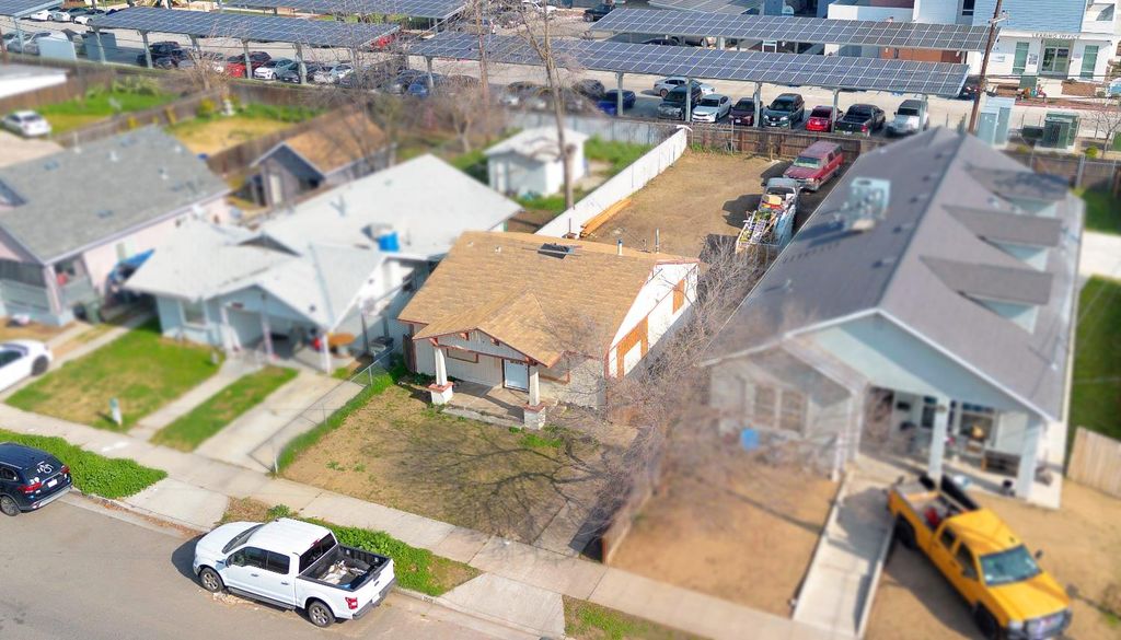 Image 18 of property listing at 1508 N Calaveras Avenue, Fresno, CA 93728