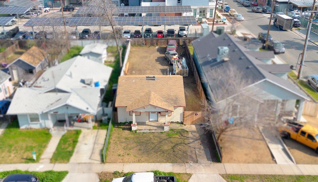 Image 19 of property listing at 1508 N Calaveras Avenue, Fresno, CA 93728