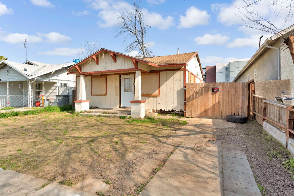 Image 3 of property listing at 1508 N Calaveras Avenue, Fresno, CA 93728