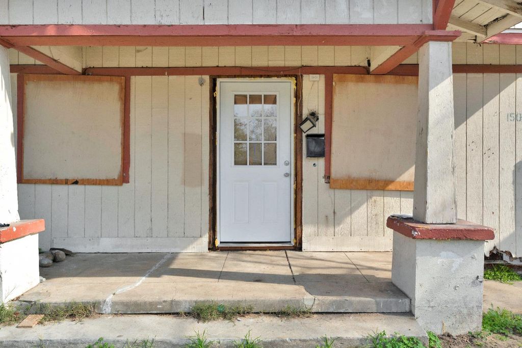 Image 4 of property listing at 1508 N Calaveras Avenue, Fresno, CA 93728