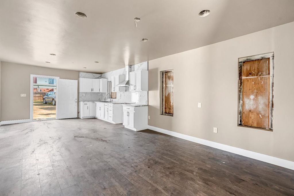 Image 5 of property listing at 1508 N Calaveras Avenue, Fresno, CA 93728