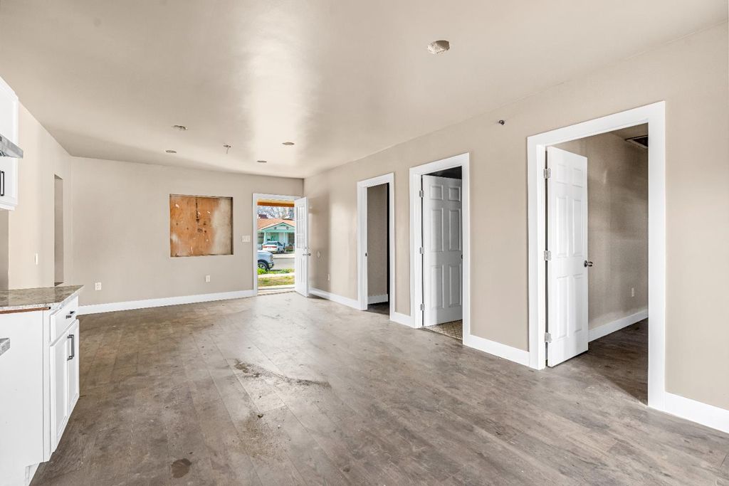 Image 6 of property listing at 1508 N Calaveras Avenue, Fresno, CA 93728