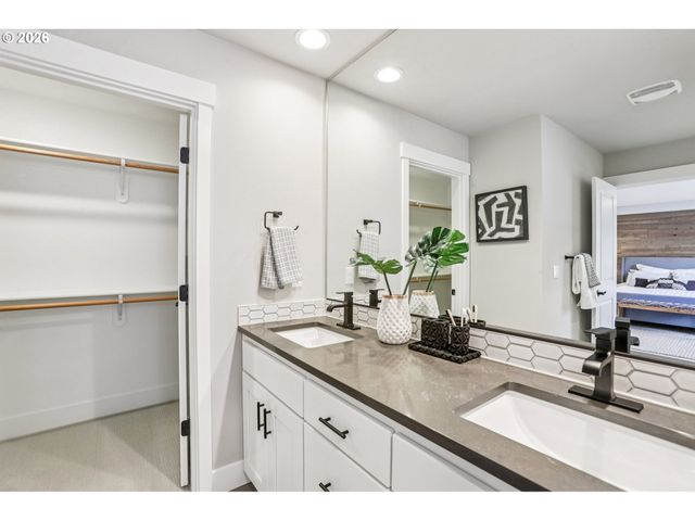 24435 Sw WHITE OAK Ter, Sherwood, OR 97140