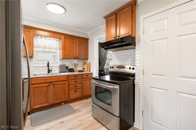 27030 Farringdon Avenue, Euclid, OH 44132