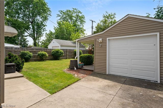 27030 Farringdon Avenue, Euclid, OH 44132