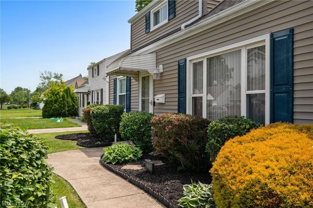 27030 Farringdon Avenue, Euclid, OH 44132
