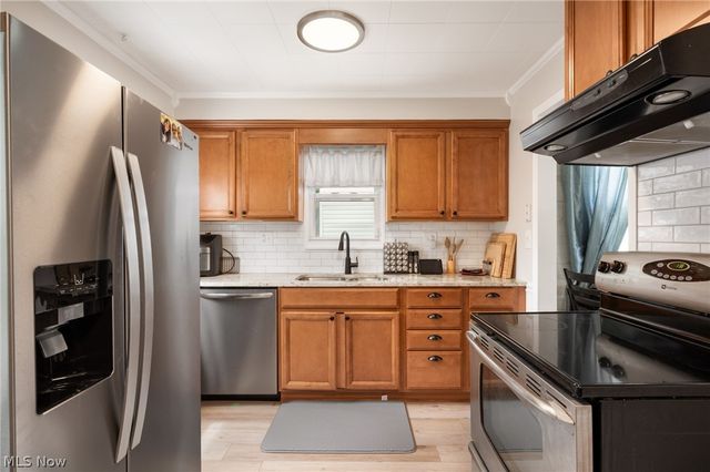 27030 Farringdon Avenue, Euclid, OH 44132