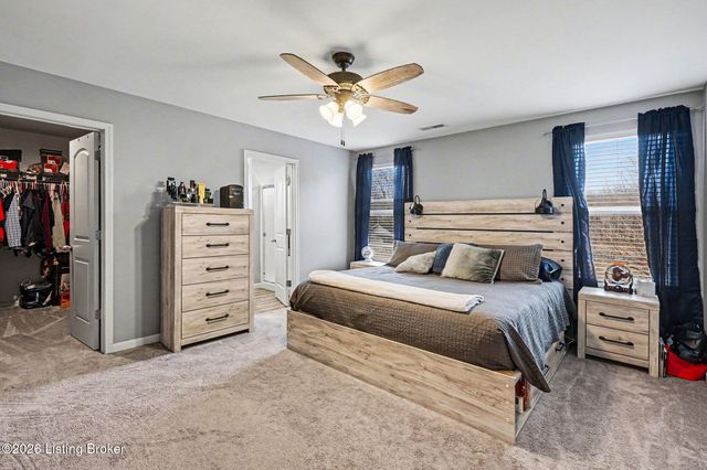 12042 Wooden Trace Dr, Louisville, KY 40229