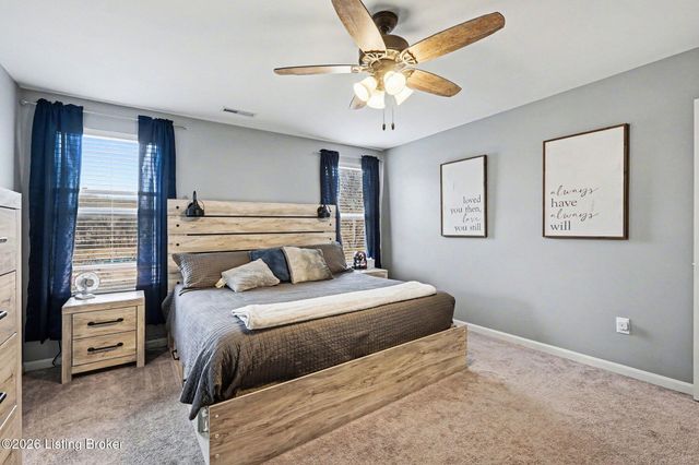 12042 Wooden Trace Dr, Louisville, KY 40229